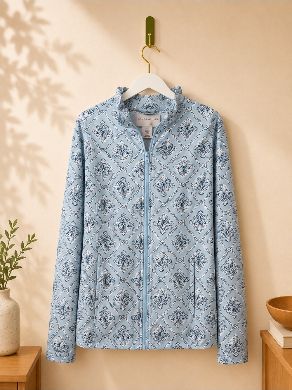 Laura Ashley Women’s M Blue Floral Full Zip UPF 50 Sun Protection Jacket NWT